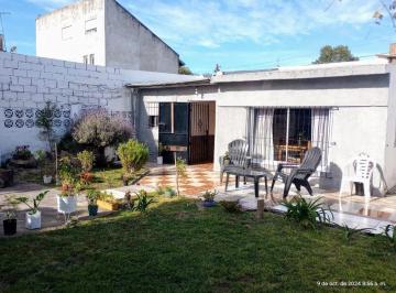 Casa · 120m² · 3 Ambientes · 2 Cocheras · Venta Casa Muy Linda Sobre Lote Propio C/ Parque y Parrilla