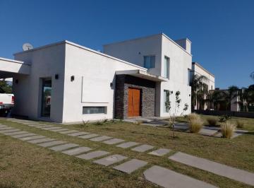 Casa · 1084m² · 4 Ambientes · Casa en Victoria