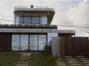 Casa · 230m² · 4 Ambientes · 1 Cochera · Casa a Estrenar en La Barra.
