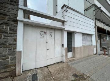 Casa · 68m² · 3 Ambientes · 3 Cocheras · Casa en Venta - 2 Dorm. 1 Baño - Cocheras - 300 m² - La Plata