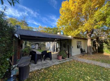 Casa · 77m² · 3 Ambientes · 1 Cochera · Se Vende Casa en Pergamino con Pileta