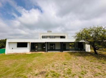 Casa · 390m² · 4 Ambientes · 2 Cocheras · Oportunidad en Venta Casa en La Arbolada Hollywood