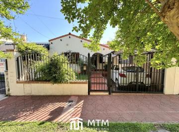 Casa · 125m² · 4 Ambientes · 1 Cochera · Casa en Venta Rosario Alberdi.