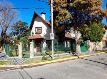 Casa de 4 ambientes, Almirante Brown · Chalet en Adrogue