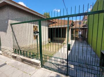 Casa de 5 ambientes, Lomas de Zamora · Nuevo Precio! Apta Credito! Casa con Fondo!