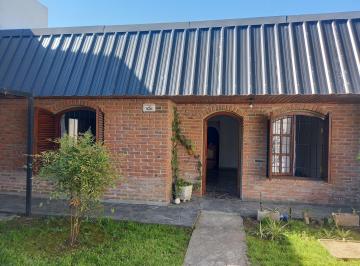 Casa de 5 ambientes, La Plata · Venta de Casa en Tolosa, de 2 Dorm. y Jardín.