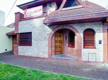 Casa · 141m² · 4 Ambientes · 1 Cochera · Casa - Lomas de Zamora