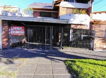Casa · 137m² · 4 Ambientes · 1 Cochera · Casa en Lomas de Zamora Este