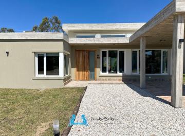 Casa de 5 ambientes, Costa Esmeralda · Venta Casa Costa Esmeralda Barrio Golf 2 - a Estrenar - Piscina