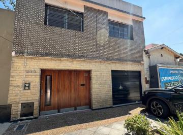 Casa de 5 ambientes, Lomas de Zamora · Casa en Venta de 4 Dorm. C/ Cochera en Banfield Oeste