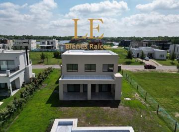 Casa · 200m² · 5 Ambientes · 8 Cocheras · Venta Casa en El Naudir