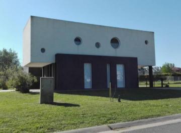 Casa · 220m² · 3 Dormitorios · Casa en Haras de Santa Maria