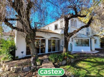 Casa · 300m² · 5 Ambientes · 1 Cochera · Casa Estilo Colonial en Venta en Mapuche