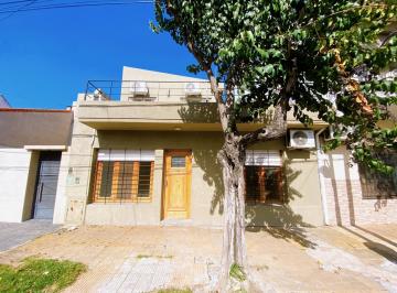 Casa · 80m² · 4 Ambientes · Casa en Olivos Disponible a La Venta