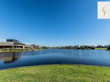LOTE EN VENTA BARRIO VIRAZÓN NORDELTA · Lote Al Agua en Venta en Nordelta, Barrio Virazón