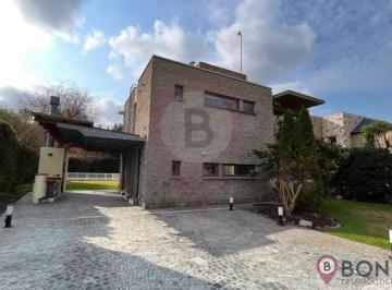 Casa · 145m² · 5 Ambientes · 2 Cocheras · Casa en El Lauquen