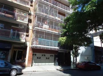 Oficina comercial · 82m² · 4 Ambientes · 1 Cochera · Oficina en Alquiler