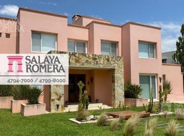 Casa · 330m² · 5 Ambientes · Casa en Alquiler en Isla Santa Monica