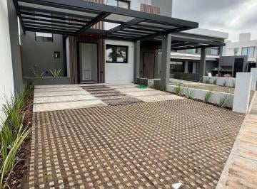 Casa · 140m² · 3 Dormitorios · 2 Cocheras · Venta Duplex - 3 Dorm. - B° Lomas de Manantiales