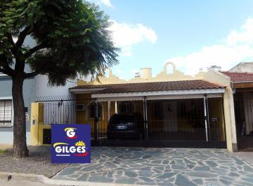 Casa · 225m² · 3 Ambientes · 1 Cochera · Venta de Casa 3 Amb. en Ciudadela - Muy Buen Estado y Ubicación