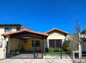 Casa · 124m² · 4 Ambientes · 1 Cochera · Chalet en Venta - Castelar Norte - Wilde Al 2100