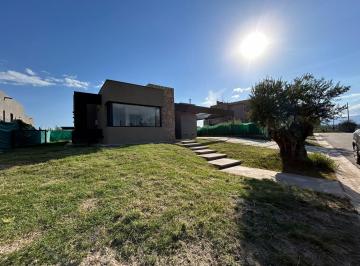 Casa · 211m² · 5 Ambientes · 2 Cocheras · Casa en a Estrenar en Ciro de Vieytes