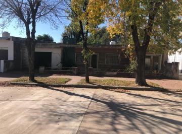 Casa · 120m² · 3 Ambientes · 1 Cochera · Casa a Refaccionar Inmejorable Ubicación con Amplio Terreno