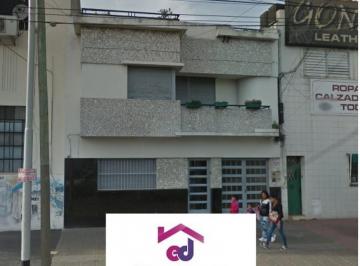 Casa · 320m² · 10 Ambientes · 2 Cocheras · Casa de 7 Ambientes Mas Dependencia de 3 Ambientes. con Garage, Fondo Libre, Quincho, Patio y Doble