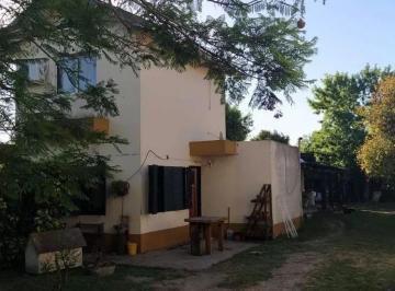 Casa · 130m² · 4 Ambientes · Casa en Venta - 3 Dorm. 2 Baños - Cochera - 590 m² - Villa Castels, La Plata