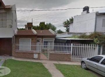 Casa · 70m² · 2 Dormitorios · 1 Cochera · Ibarlucea 562