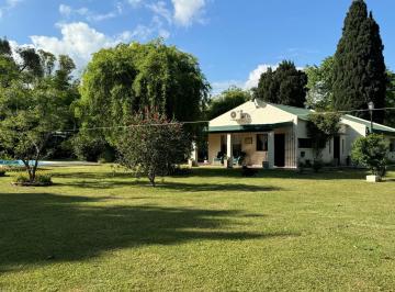 Quinta vacacional · 180m² · 5 Ambientes · 2 Cocheras · Quinta en Barrio Links 2000 m² de Parque 3 Dorm. Quincho y Piscina