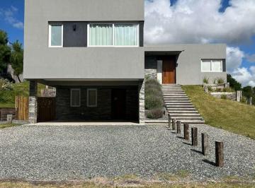 Casa · 285m² · 6 Ambientes · 2 Cocheras · Casa en Venta - 5 Dorm. 4 Baños - 990 m² - Pinamar