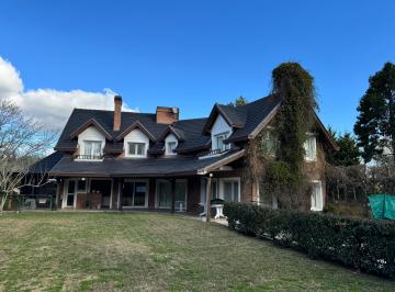 Casa de 6 ambientes, Berazategui · Casa en Abril Cc en Venta