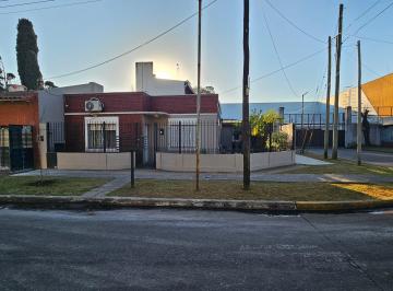 Casa de 6 ambientes, Quilmes · Venta Casa 4 Dorm. y Cochera 2 Autos