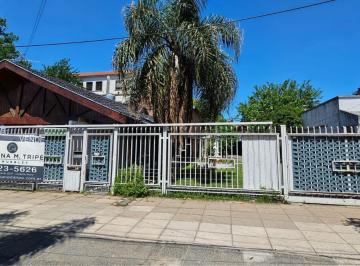 Casa · 200m² · 2 Ambientes · 1 Cochera · Castelar Norte Parque Ayerza Chalet Sobre Lote 786 m²