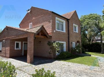 Casa · 309m² · 8 Ambientes · 1 Cochera · Venta de Casa en Estancias del Pilar, Barrio La Paz