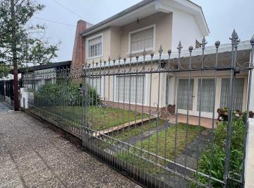 Foto · Casa de Cuatro Dorm. en Venta en Calle Franz Schubert 1862 B Los Naranjos