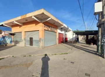 Casa · 60m² · 3 Ambientes · 1 Cochera · Casa Terreno en Venta con Locales, Gran Oport Para Empresa