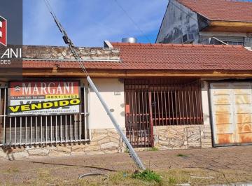 Casa · 120m² · 3 Ambientes · 2 Cocheras · Casa 3 Amb C/ Cochera S/ Lote Propio - Oportunidad Real