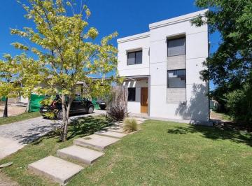 Casa · 110m² · 4 Ambientes · 2 Cocheras · Casa en Venta a Estrenar en Barrio Privado La Agustina, Pilar Gba Norte - 3 Dorm.