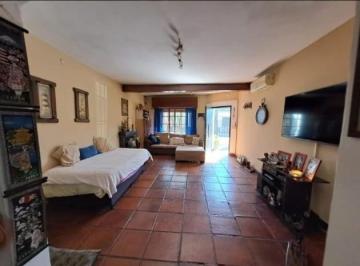 Casa · 175m² · 5 Ambientes · 1 Cochera · Casa con Garage y Fondo