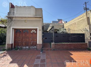 Casa · 164m² · 5 Ambientes · 1 Cochera · Venta Casa 5 Ambientes con Cochera y Jardín en Wilde