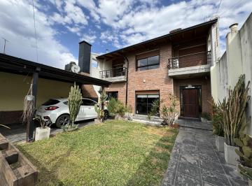 Casa · 173m² · 5 Ambientes · 2 Cocheras · Casa en Venta en Zona Sur 3 Dorm.