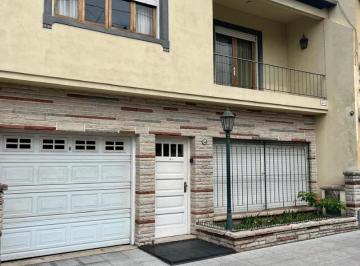 Casa · 198m² · 4 Ambientes · 1 Cochera · Increible Propiedad Totalemtne Refacionada a Nueva