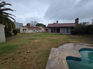 Casa · 350m² · 4 Ambientes · 8 Cocheras · Excelente Casa con Gran Quincho y Piscina, 3d 3b Cocheras