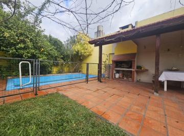Casa · 316m² · 5 Ambientes · 1 Cochera · Casa en Alberdi con Cochera, Patio, Pileta y Quincho con Parrillero