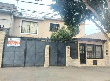 Casa · 229m² · 10 Ambientes · 2 Cocheras · Hermosa Casa Sobre Av. 4 Dorm.