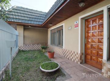 Casa · 128m² · 4 Ambientes · 1 Cochera · Casa en Villa Luzuriaga 4 Ambientes, Apta Credito, en Excelente Zona