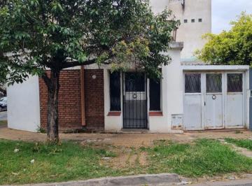 Casa · 34m² · 2 Ambientes · PH en Esquina 2 Amb con Patio