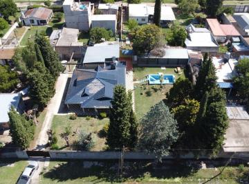 Casa · 197m² · 5 Ambientes · Casaquinta en Venta Sobre Dos Parcelas en G. Catan